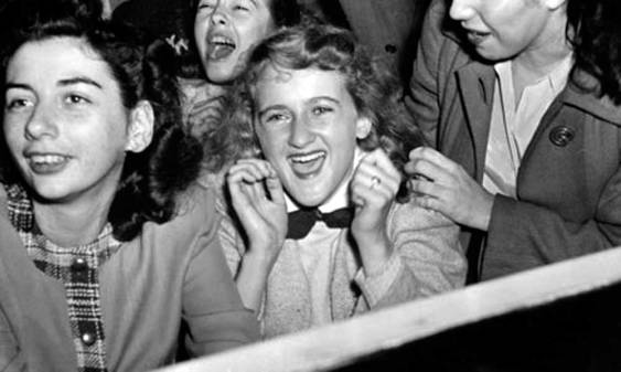 1944_Weegee_Columbus-Day-Sinatra-Riots_c